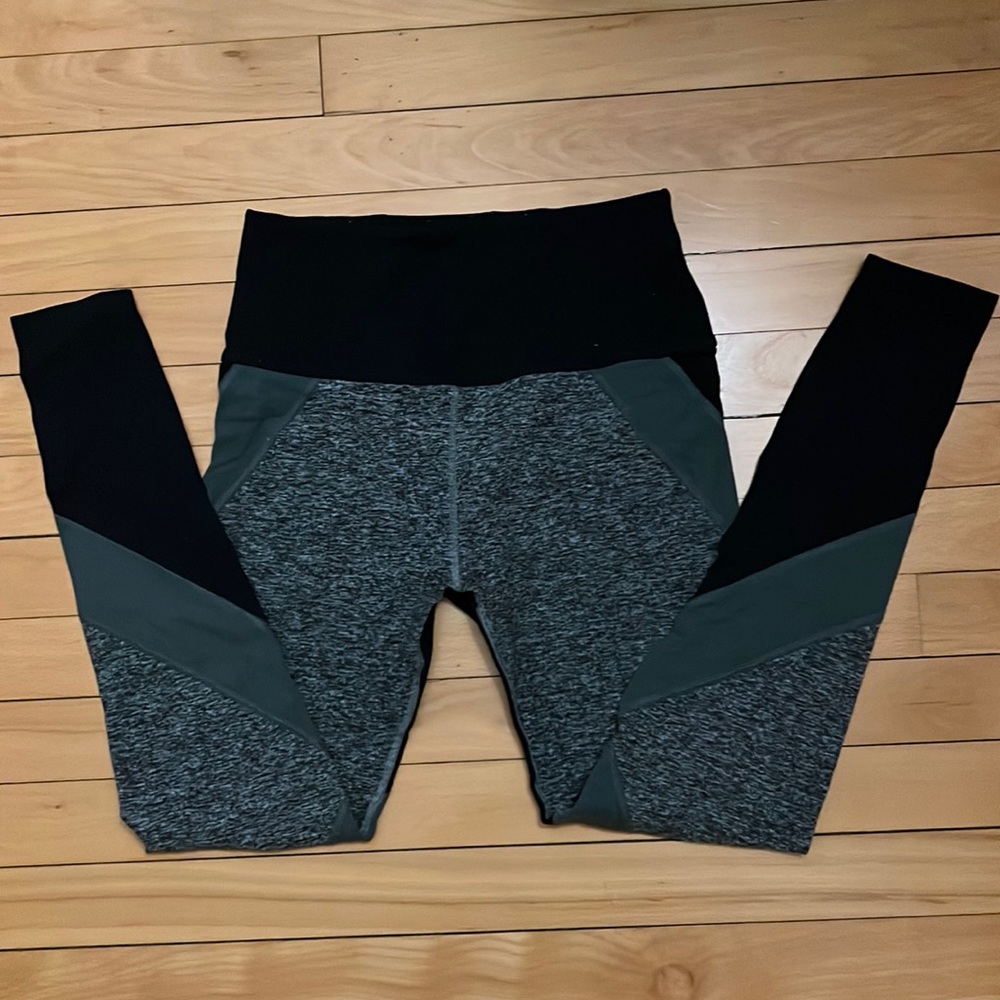 Beyond Yoga leggings size M